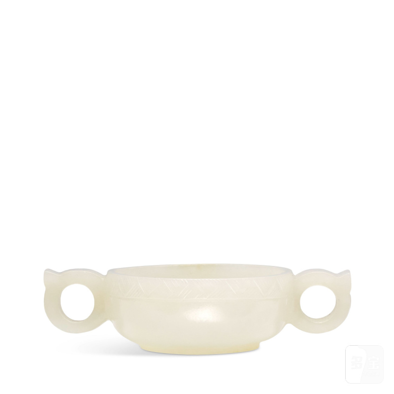 十八/十九世紀 白玉雕雙耳杯 帶木座 | A WHITE JADE HANDLED CUP - 图3